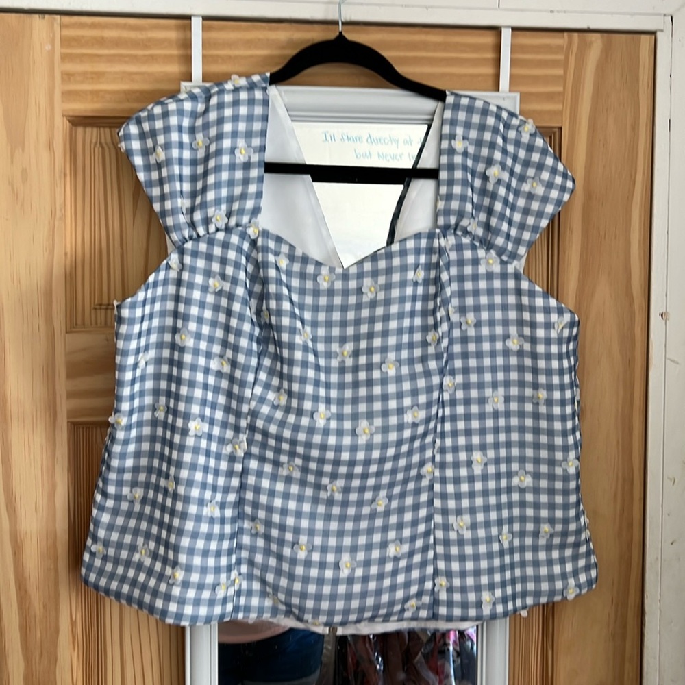 Unique Vintage/ Magnolia Place top